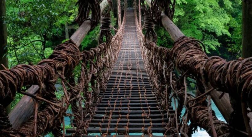 Home to One of Japan’s Oldest Vine Bridges spectacularspots.com