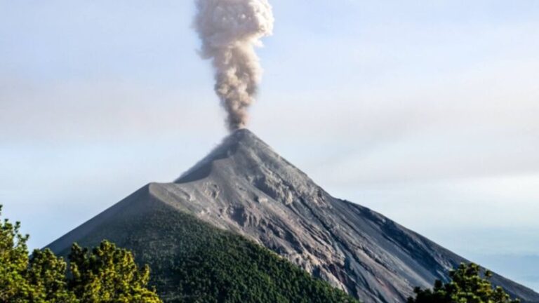 Acatenango Hike_ Thrilling Volcano Adventure - spectacularspots.com