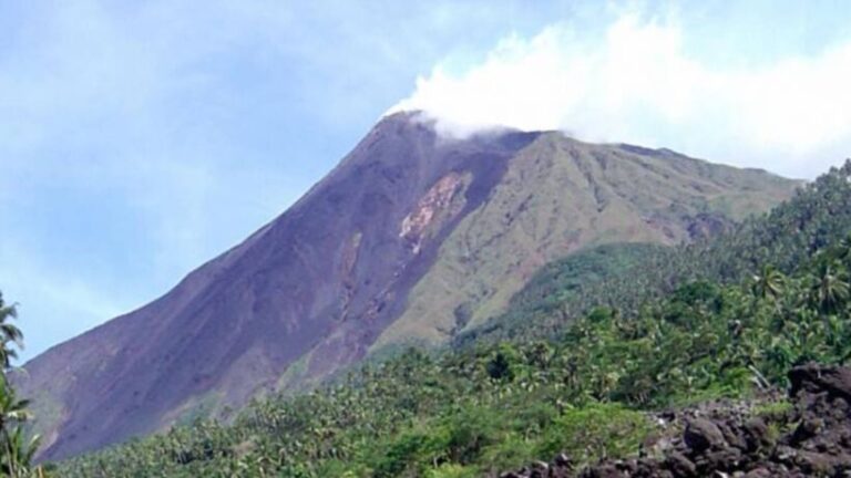 Mount Karangetang_ Ultimate Thrilling Volcano Adventure - spectacularspots.com