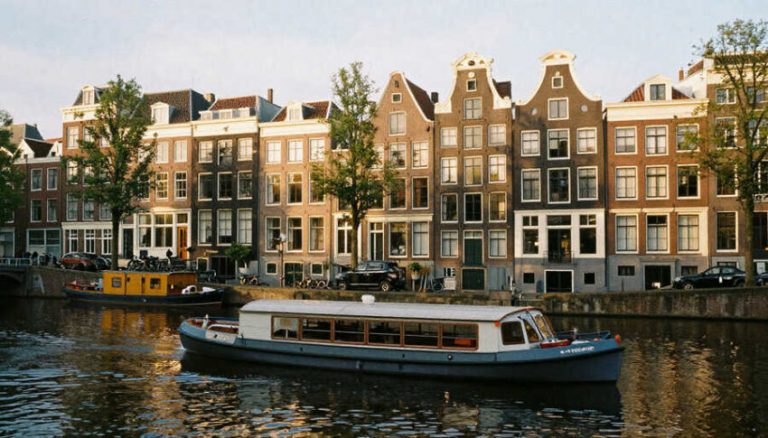 Amsterdam Cruises Prepares for Cleaner Canals and Reduced Overtourism as Ocean-Going Cruise Ships Face Gradual Phase-Out by 2035