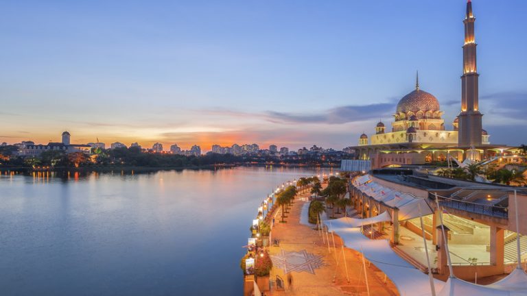 Ramadan Travel Takes the World by Storm: Discover How Saudi Arabia, UAE, and Malaysia are Transforming the Holiday with Vibrant Night Markets and Exciting Adventures!