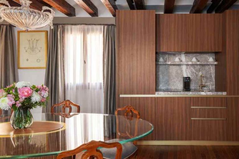 This Venice Property Offers the Ultimate Blend of Privacy and Luxury : Here’s Why